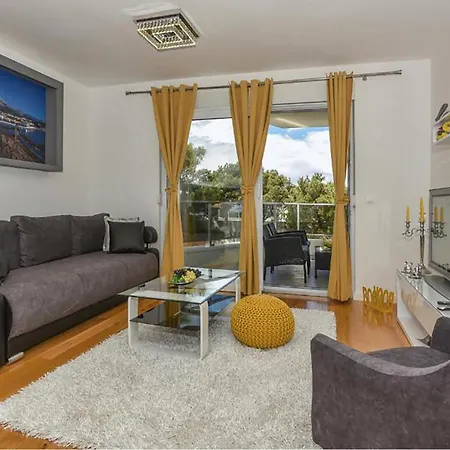 1 Bedroom Beautiful In Apartament